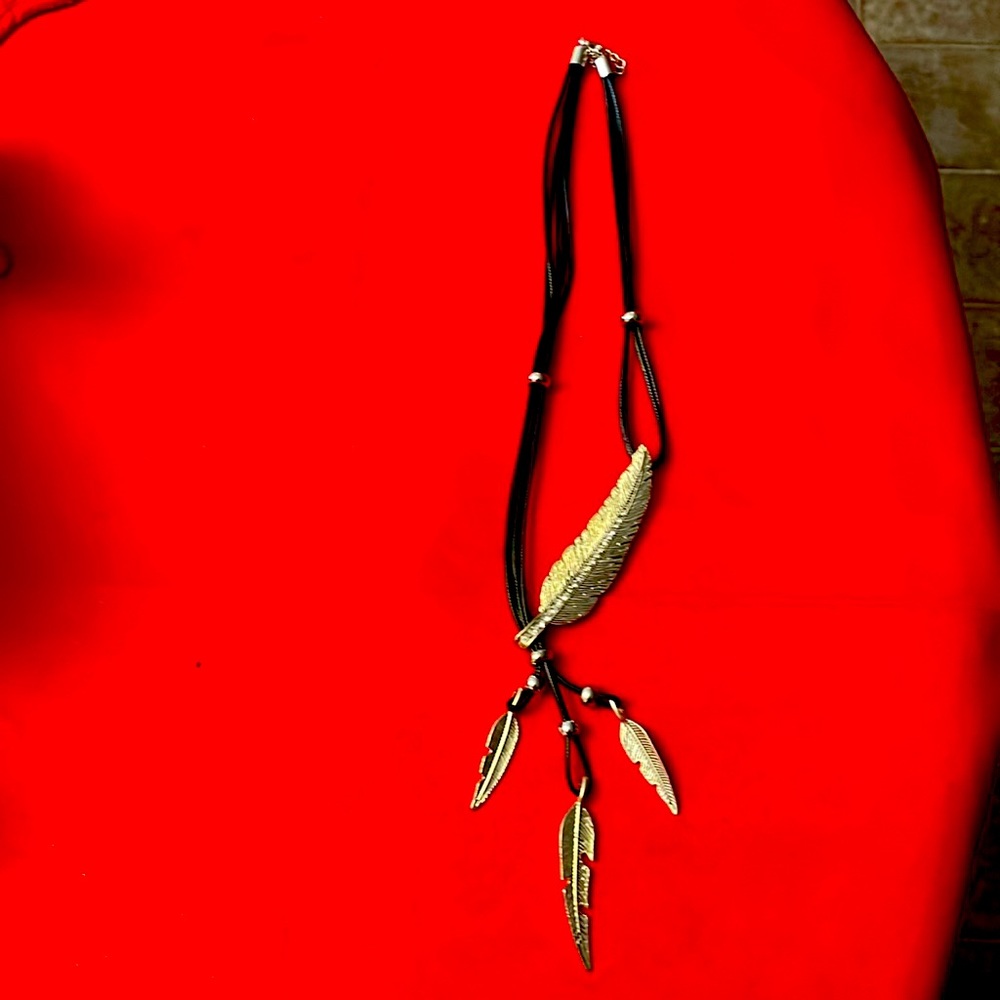 WESTERN STYLE BLACK/SILVER NECKLACE